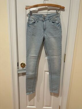 Forever 21, Light Blue Women’s Skinny Jeans, Waist 28